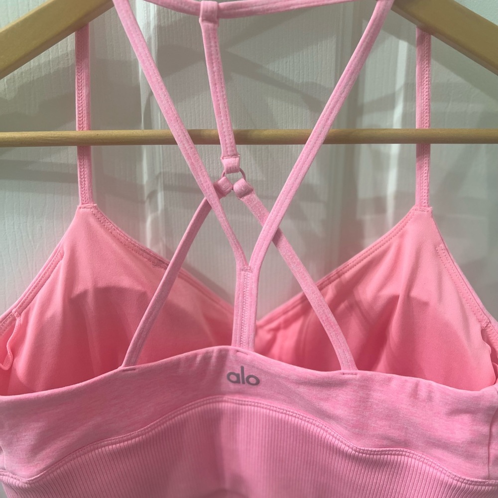 Alo yoga pink soft sports bra. Matches the Pink Alo Cropped Hoodie. Size M.